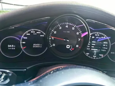 Porsche Panamera 2018, 65500 км, за 418000 CNY