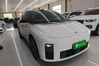 Li Auto Li Auto i6 2025, 13300 км, за 245631.02 CNY