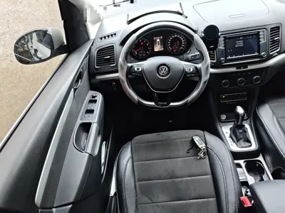 Volkswagen Sharan 2019, 74700 км, за 98800 CNY