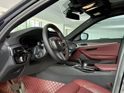 BMW 5 Series 2022, 180000 км, за 175799 CNY - фото 8