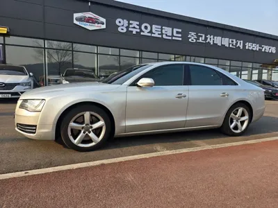 Audi A8 · 2011 год
