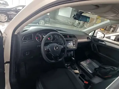 Volkswagen Tiguan L 2020, 84300 км, за 76800 CNY - фото 10