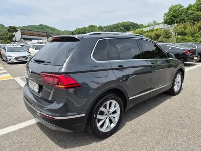 Volkswagen Tiguan 2018, 102800 км, за 18500000 KRW