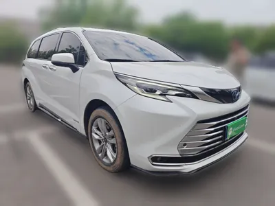 Toyota Sienna 2021, 95400 км, за 232592.52 CNY