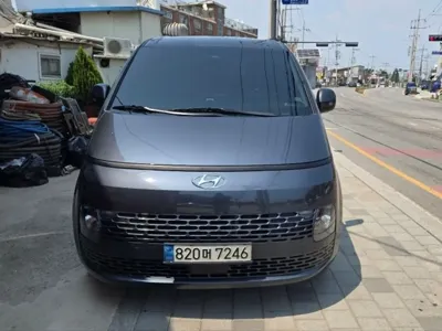 Hyundai Staria · 2023 год