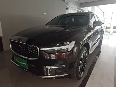 Volvo XC60 PHEV · 2025 год