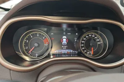 Jeep Cherokee 2017, 132000 км, за 53656.37 CNY - фото 9