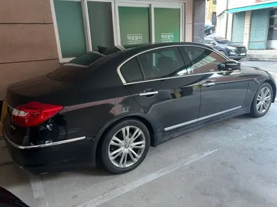 Hyundai Genesis 2012, 280000 км, за 3500000 KRW