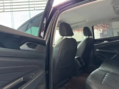Volkswagen Passat 2023, 30000 км, за 126800 CNY - фото 7