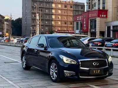 Infiniti Q70 2015, 150000 км, за 58800 CNY