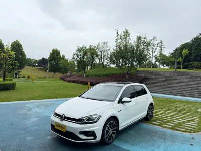 Volkswagen Golf 2019, 50000 км, за 73800 CNY