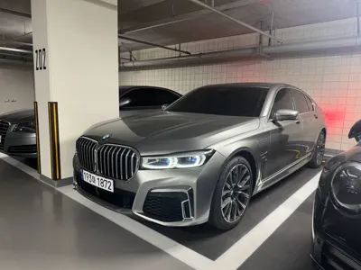 BMW 7-Series · 2021 год