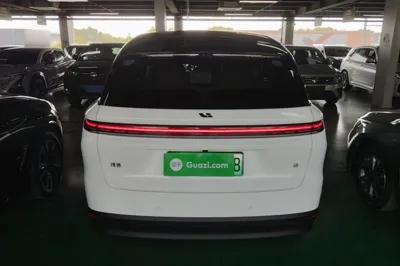Li Auto Li Auto i8 2025, 100 км, за 327159.07 CNY