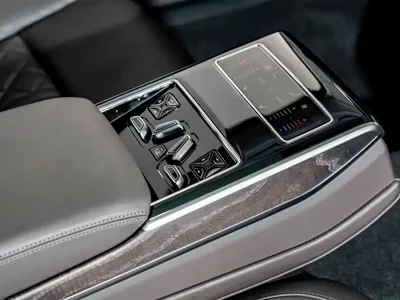 Audi A8 2021, 68000 км, за 326000 CNY - фото 24