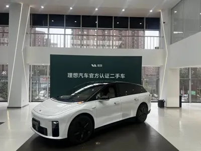 Li Auto 理想i6 · 2025 год