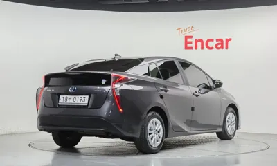 Toyota Prius 2017, 62333 км, за 17300000 KRW