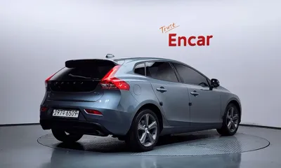 Volvo V40 2018, 106925 км, за 10500000 KRW - фото 2