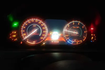 BMW 3 Series 2018, 76500 км, за 95389.1 CNY - фото 8