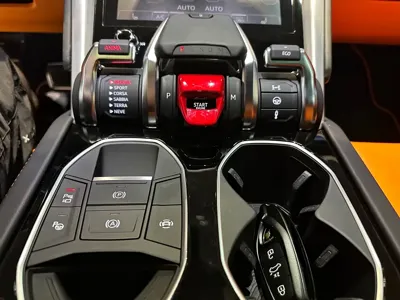 Lamborghini Urus 2023, 15000 км, за 2650000 CNY - фото 13