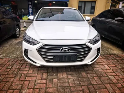 Hyundai Elantra 2018, 70000 км, за 38000 CNY
