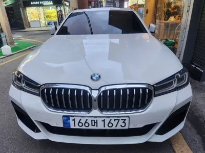 BMW 5-Series · 2023 год
