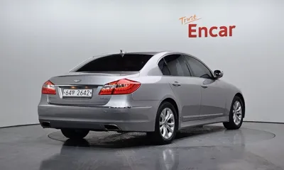 Hyundai Genesis 2012, 71121 км, за 6500000 KRW - фото 2