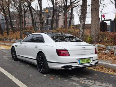 Bentley Flying Spur 2023, 13300 км, за 278000000 KRW