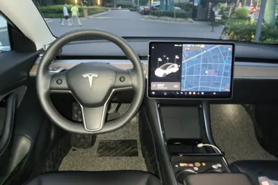 Tesla Model 3 2020, 58800 км, за 136990.51 CNY - фото 12