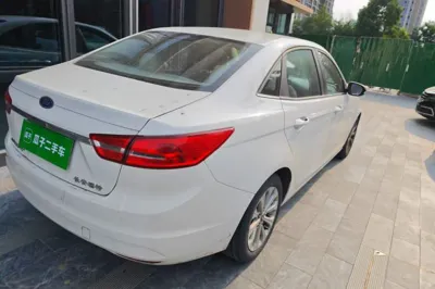 Ford Escort 2015, 146700 км, за 21495.18 CNY - фото 6