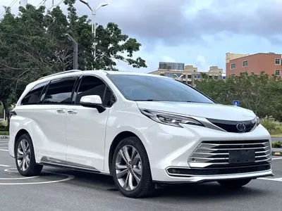 Toyota Sienna 2024, 60000 км, за 219800 CNY
