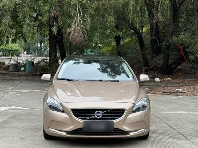 Volvo V40 2015, 102400 км, за 42167.8 CNY