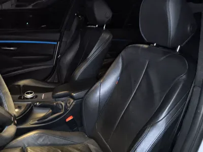 BMW 3 Series 2018, 98000 км, за 90246.19 CNY - фото 16