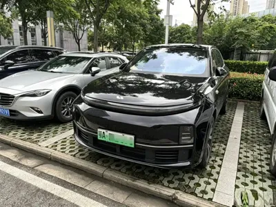 Li Auto Li L7 · 2023 год