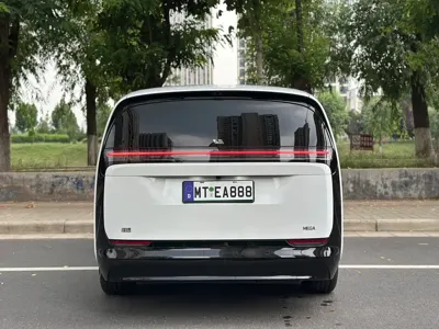 Li Auto Li MEGA 2025, 10000 км, за 396800 CNY - фото 8