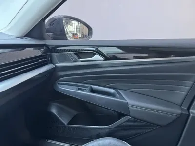 Volkswagen Passat 2023, 40000 км, за 99500 CNY - фото 8
