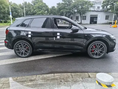 Audi Q5L 2026, 3000 км, за 223200 CNY