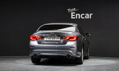 Infiniti Q70 2015, 104034 км, за 11900000 KRW