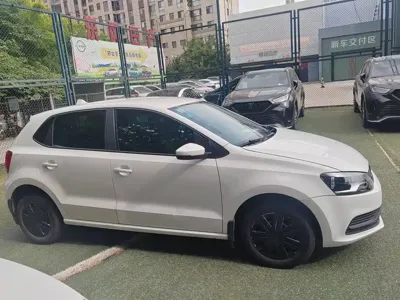 Volkswagen Polo 2015, 65000 км, за 17800 CNY