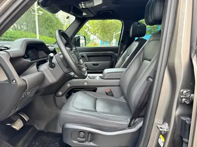Land Rover Defender 2025, 1800 км, за 765800 CNY - фото 9