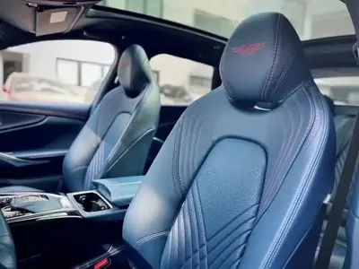 Aston Martin DBX 2021, 49000 км, за 1038000 CNY