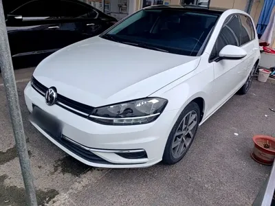 Volkswagen Golf 2020, 52400 км, за 62300 CNY
