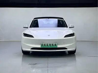 Tesla Model 3 2026, 5800 км, за 203800 CNY