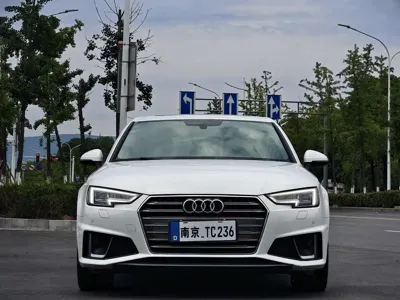 Audi A4L 2020, 110000 км, за 93800 CNY