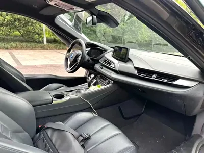 BMW i8 2018, 120000 км, за 339799 CNY