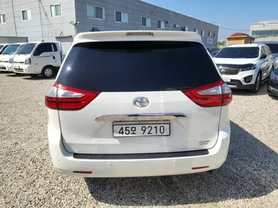 Toyota Sienna 2017, 127472 км, за 17800000 KRW
