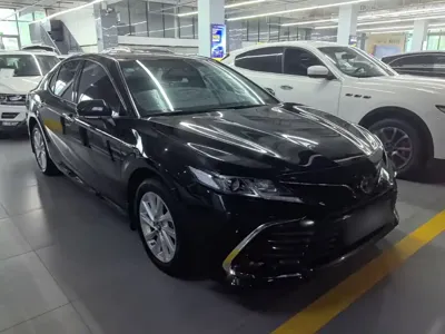 Toyota Camry 2022, 61100 км, за 110500 CNY