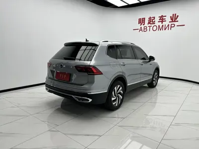 Volkswagen Tiguan L 2023, 30000 км, за 175799 CNY - фото 9