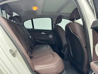 BMW 1 Series 2022, 25000 км, за 123800 CNY - фото 8