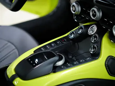 Aston Martin V8 Vantage 2018, 35200 км, за 838000 CNY - фото 37