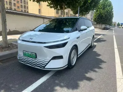 Xpeng X9 · 2024 год